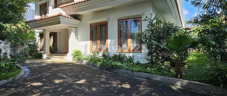 Rumah Bergaya Klasik Modern, Posisi Hook Lokasi Di Kuningan 1