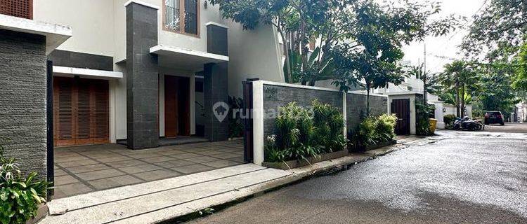 Rumah Mewah Tropis Modern di Kemang, Kolam Renang 1