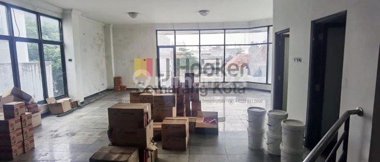 Bangunan gudang di daerah jalan Karanganyar 1