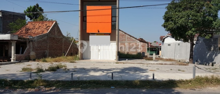 Ready-to-use shophouse in Jatikusuman, Mranggen. 1