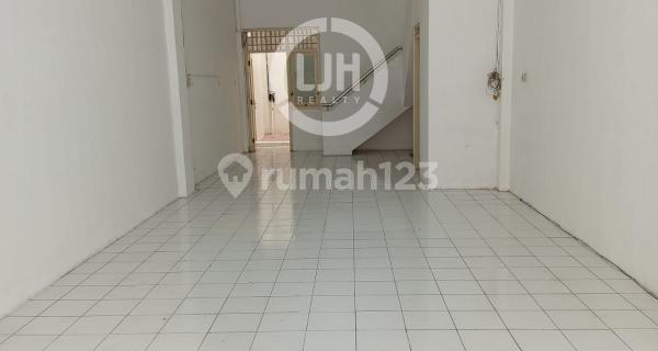 Ready-to-use shop house at Mataram Plaza 1