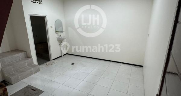 Ready-to-use shophouse in MT Haryono 1