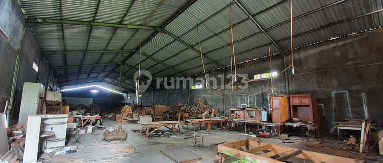 Gudang di Jalan Majapahit 1