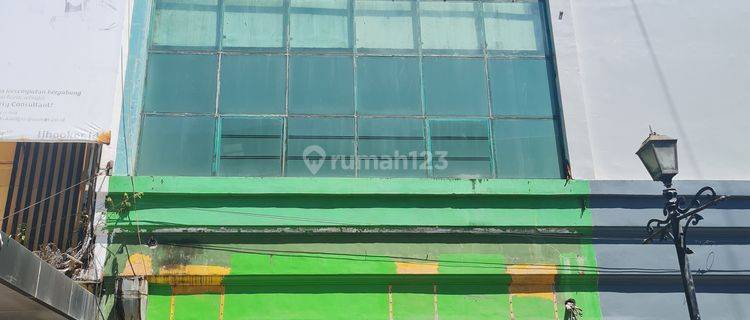 Ruko kompleks Diamond di Jl A.P Pettarani 1