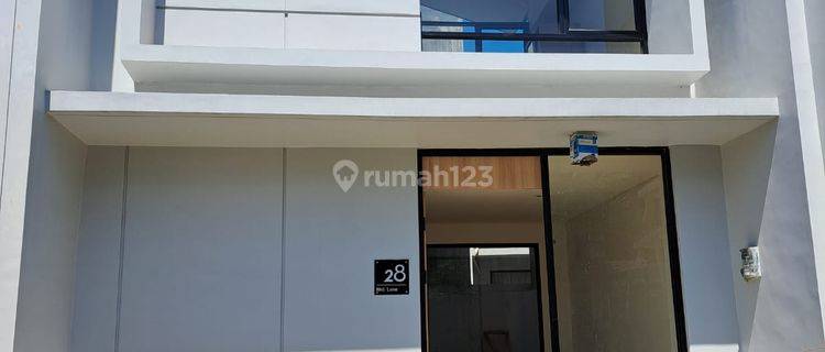 Rumah Sewa Baru 2 lantai dengan Perabot di Rolling Hills 1