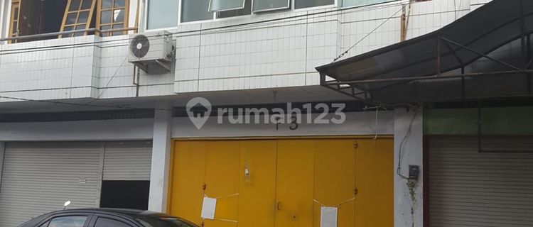 2.5-story shophouse on Jl Pengayoman, Akik Hijau Shophouse Complex 1