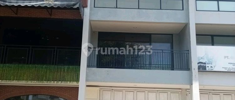 Rental 3-Story Building in Rolling Hills Tanjung Bunga, Makassar 1