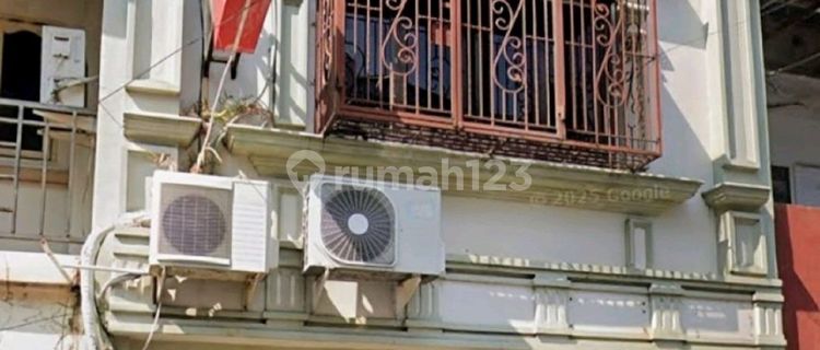For Sale Affordable 2.5-Story Shop House On Banda Street Makassar 1