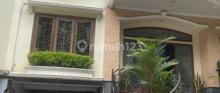 Affordable Luxury House on Sultan Hasanuddin Street, Makassar 1