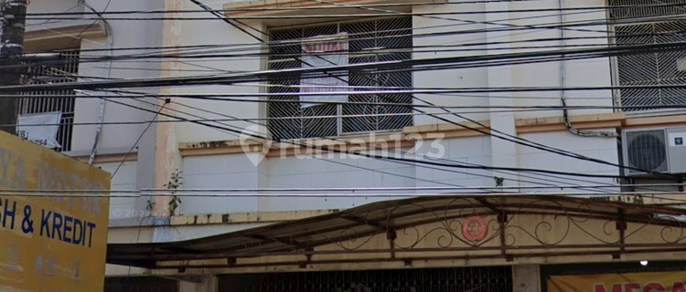 Affordable 3-Story Shop House on Kh Wahid Hasyim Street, Sungguminasa 1