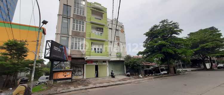 3-Story Shop House for Sale on Jl Lamadukkelleng, Makassar 1
