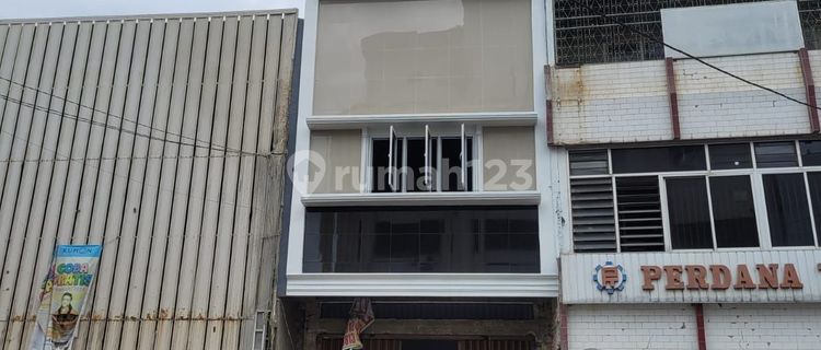 Cheap and New 4-Story Shop House on Irian Street, Makassar 1