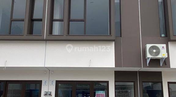 Ruko 3 Lantai Pusat Kota Bsd Tipe Alfresco Balkon Dan Arcade Dua Tampak Depan Belakang Connecting 1