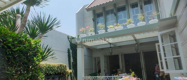 Sewa Rumah Luxury Gaya Belanda, dr. Sutomo Surabaya 1