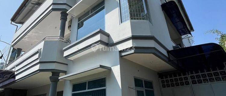 Disewakan Rumah Besar 3 Lantai Di Jl. Jakarta 1