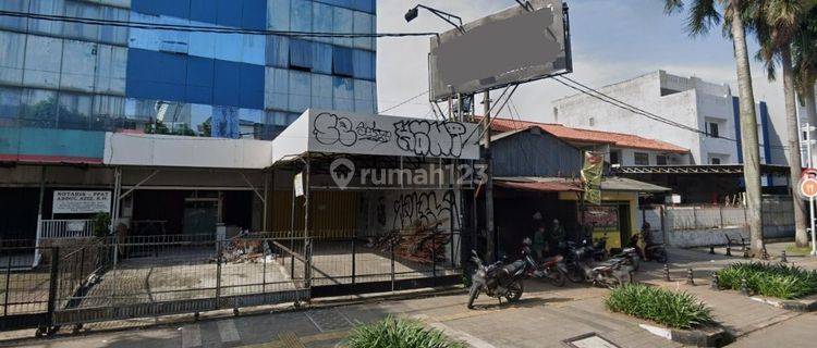 Ruko Siap Pakai Pinggir Jalan di Lapangan Bola Kebon Jeruk 1