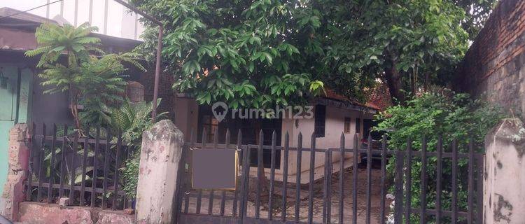 Rumah Tua Hitung Tanah Strategis Dibawah Pasaran Mampang Prapatan 1