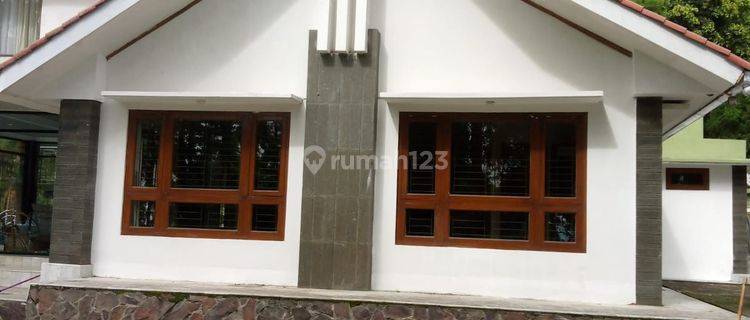 Tanah Ada Bangunan Villa di Kolonel Masturi Lembang Bandung 1