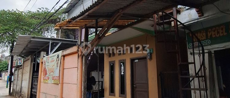House on Jl. Waru Doyong, 7-door boarding/rental, near Buaran Station, Buaran Plaza Mall bus stop nearby. 1