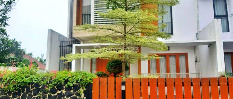 Rumah 3 Lantai ada Basement Fully Furnished Bagus 1