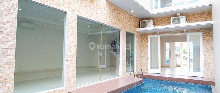 Rumah Sewa Bagus 2 Lantai ada Swimming Pool di Ampera 1