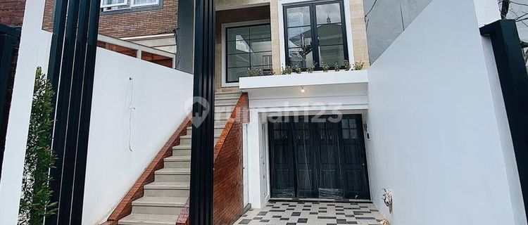 Rumah Tropical Modern 3 Lantai Bintaro Jakarta Selatan  1