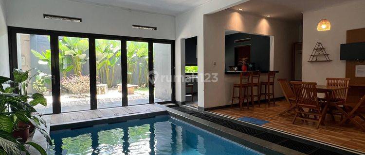 Dijual Villa Dengan Private Pool Di Cipaku 1