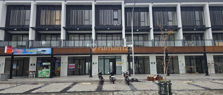 Dijual Ruko Hampton Hadap Jalan Siap Pakai di Paramount  1