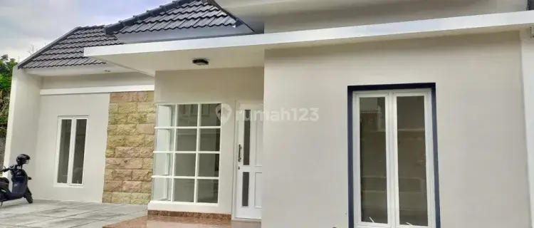 Rumah Cantik Modern utara Condong Catur dekat Jogjabay Waterpark 1