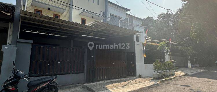 Turun Harga Rumah Bagus Prime Area Dekat Taman 1