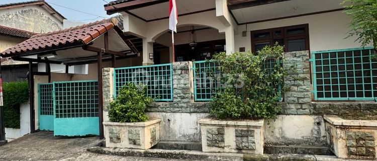 Old House Habitable In Cinere 1