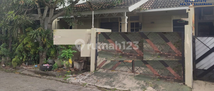 STRATEGIC LOCATION, WHITE PERMATA HOUSE FOR RENT 1