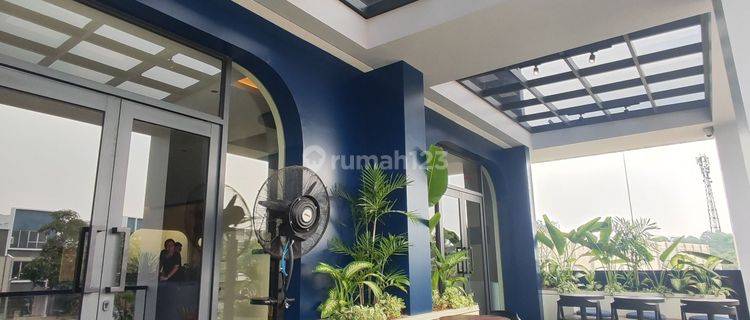 Ruko 3 lantai langsung hadap jalan utama dengan double parking area dilengkapi dengan outdoor area dengan skylight canopy, elegant design, berada di prime bisnis area di gading serpong 1