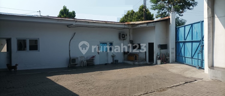 For sale commercial property on Jl. Raya Soekarno Hatta, Cck suitable for expedition business, restaurant, showroom, office, etc., partial purchase possible. 1