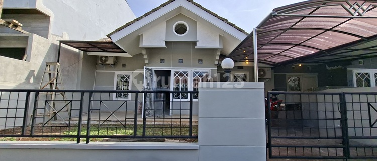 Rumah Rapii..Di Kencana Loka Dkt Dg Sekolah Cikal Harapan, Stella Maris, Saint John, Dkt Stasiun dan Pasmod, Kt.3+1, Km.1+1, Ac 2, Water Heater, Canopy 1