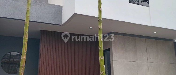 Rumah Modern Rooftop Gumuruh Bandung, 3 Menit ke Trans Studio Mall 1