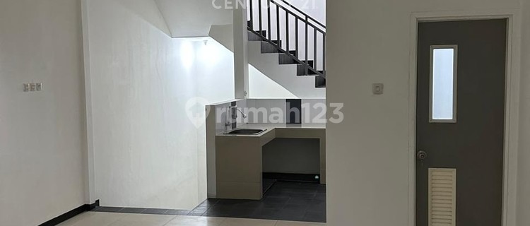 Strategic 3-Story Shop House for Sale in Karapitan, Bandung 1