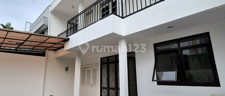 Disewakan.rumah.cantik.2.lantai.permata.buana 1