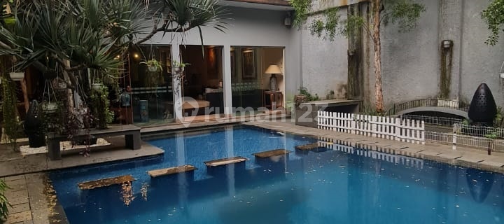 Jual Rumah 2 Lantai Mewah di Kemang Ada Kolam Renang  1