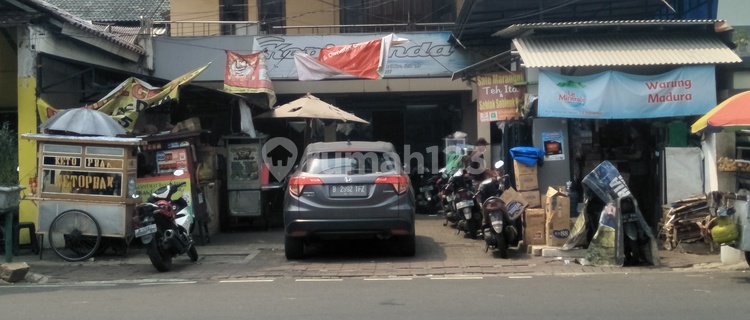 On the side of a big highway, suitable for a minimarket, pharmacy, office, busy location. 1