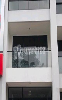 For Rent: 3-Story Shop House in Rollinghills, Karawang 1