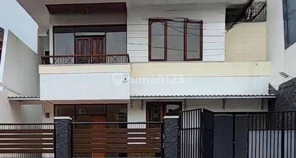 Rumah di Jalan Hang Lekir 2 Lantai Sudah Renovasi SHM 1