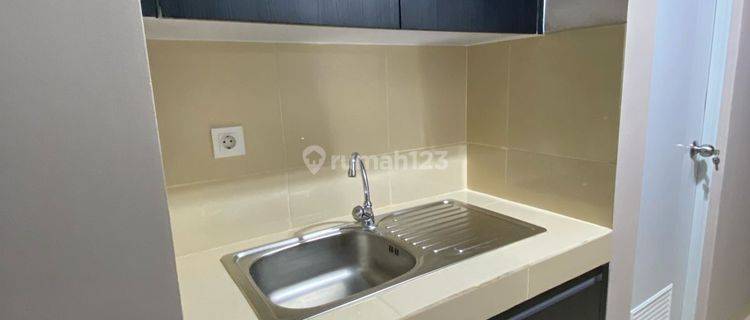 Apartemen Holland Village 3 Kamar Tidur Furnished Baru 1