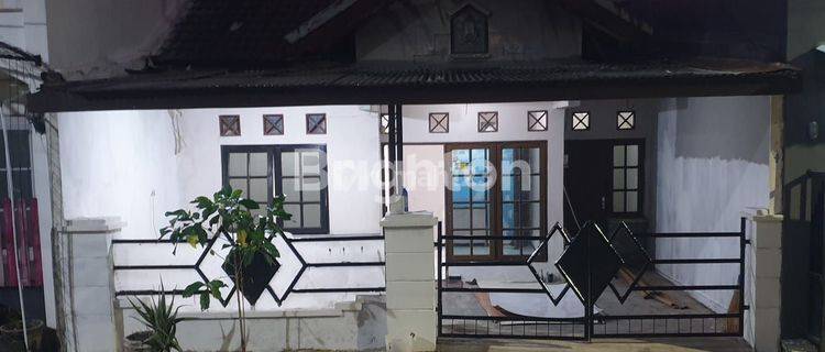 Rumah siap huni di perumahan lidah kulon 1