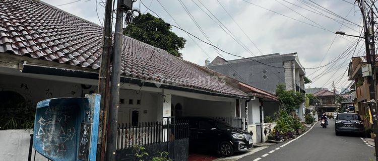 Rumah 1,5 Lantai Hitung Tanah di Petamburan, Jakarta Pusat Wn 1