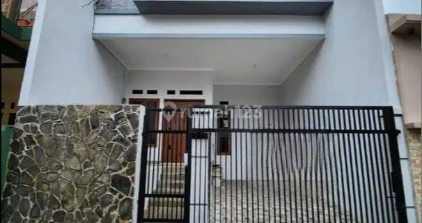 Rumah 2 lantai minimalis di pondok kelapa 1