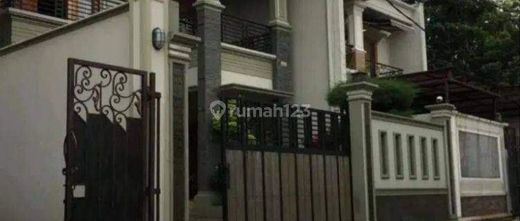 RUMAH DENGAN KOLAM RENANG DI DUREN SAWIT JAKTIM 1