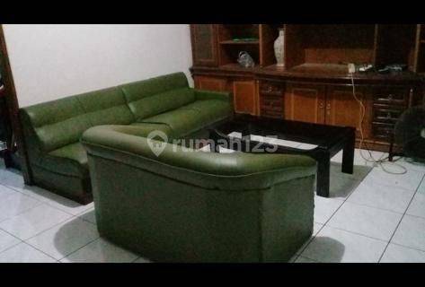 Turun harga Rumah klasik 2 lantai di kayu putih utara  1