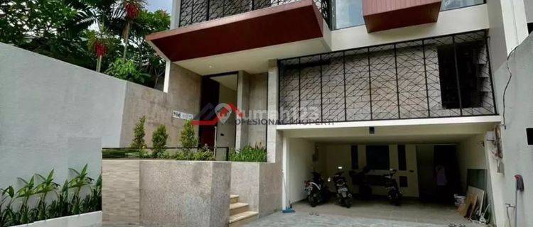 Brand New House Lokasi Strategis Dekat Ke Kemang Raya Jakarta Selatan  1