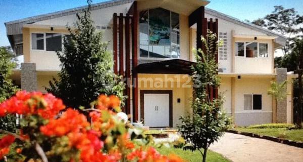 Retreat building in the West Ungaran area. 1